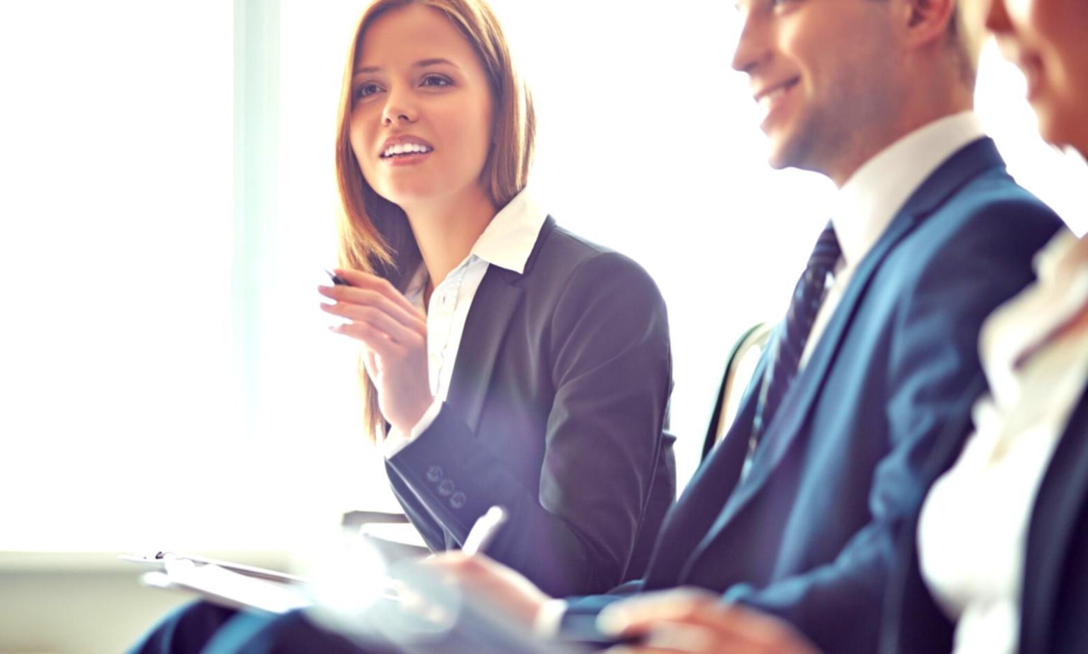 Espace de formation moderne avec équipement professionnel